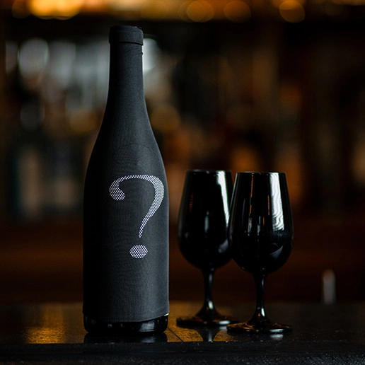 Mystery wine bottle for a blind date at the restaurant Dans le Noir ?