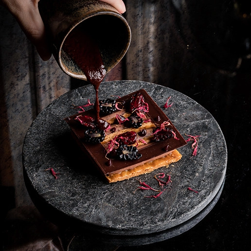 Delicious dessert to celebrate a bachelorette party at the restaurant Dans le Noir ?