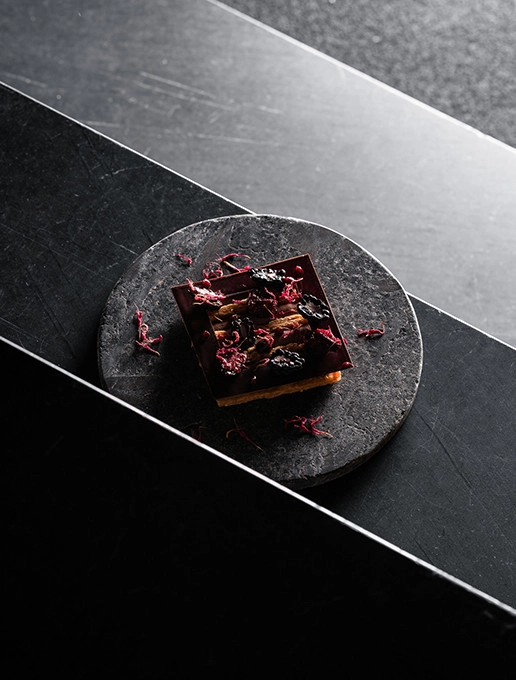 A delicious chocolate dessert served for Valentine's Day at the restaurant Dans le Noir ?.