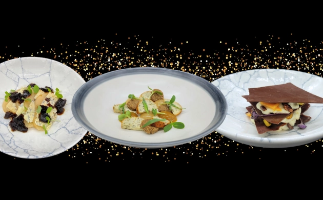 Trois assiettes gastronomiques raffinées mettant en valeur le menu sensoriel du restaurant Dans le Noir ?, présentées sur un fond noir scintillant.